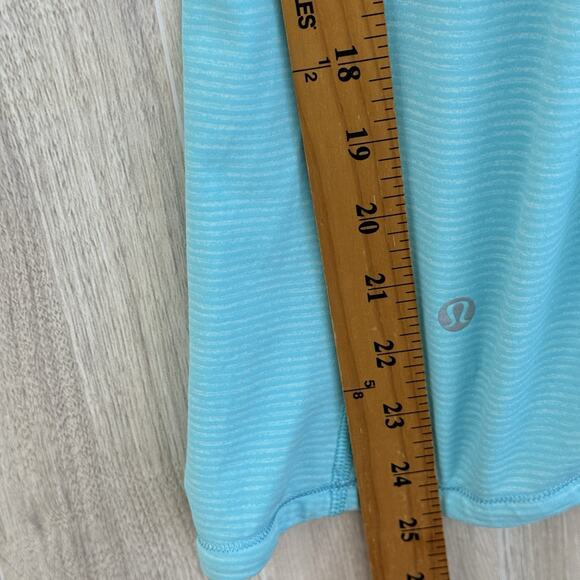 Lululemon Run Catch Me Tank Top Women Size 4 Stripe Angle Blue Non-Padded Gym - Picture 9 of 11